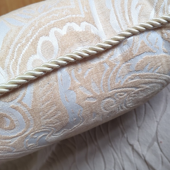 - Throw pillow. 16 inches. Jacquard fabric, rope trim with a tassel… - Picture 5 of 5